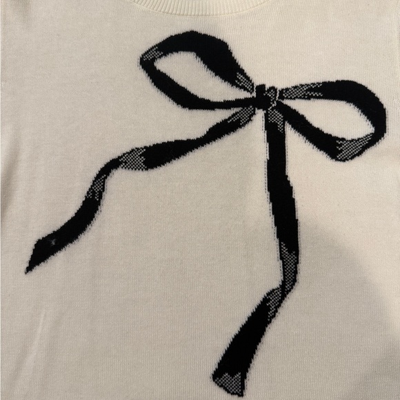 Banana Republic Ivory Crewneck Sweater with Black Bow - Picture 2 of 6